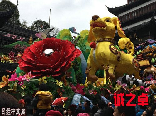 春节期间的上海豫园(《日本经济新闻》网站)