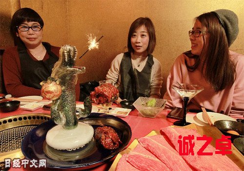 喷火龙的摆盘深受中国人喜欢(东京都港区的“牛牛”)
