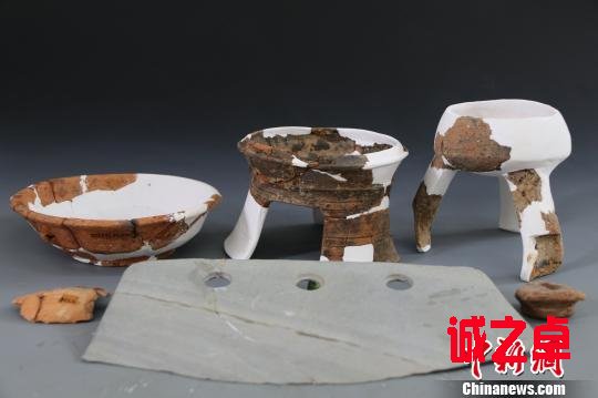 图为吕蒙岗遗址出土的器物组合。(江西省文物考古研究院 供图)